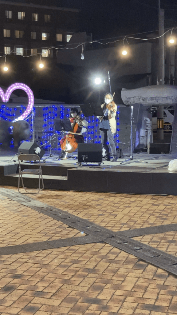 直方クリスマスマーケットで演奏しました